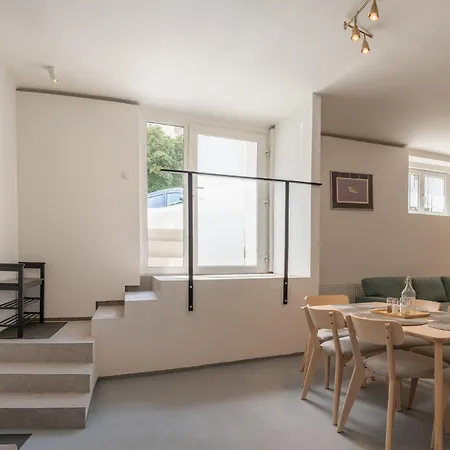 Lejlighed New Spacious For 6 People, Direct Entrance Prag