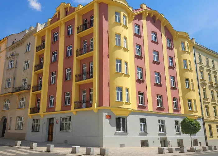 New Spacious For 6 People, Direct Entrance * Prague