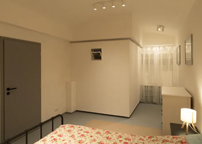 New Spacious For 6 People, Direct Entrance * Prague