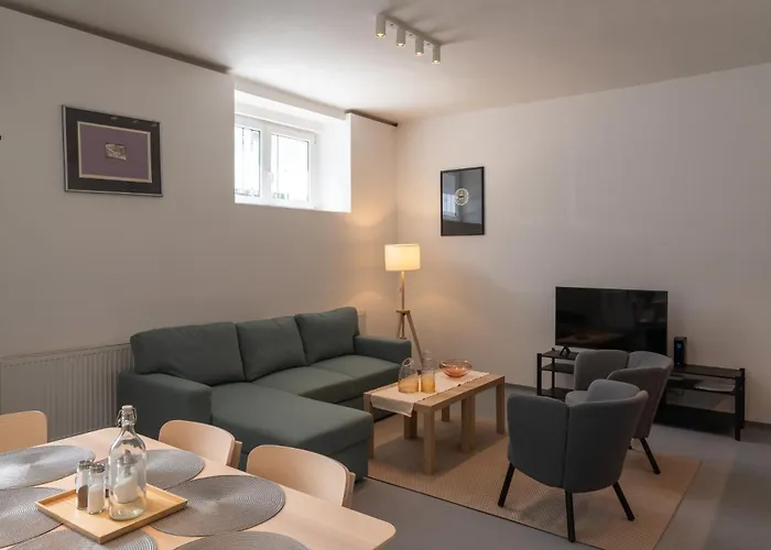 New Spacious For 6 People, Direct Entrance Prague