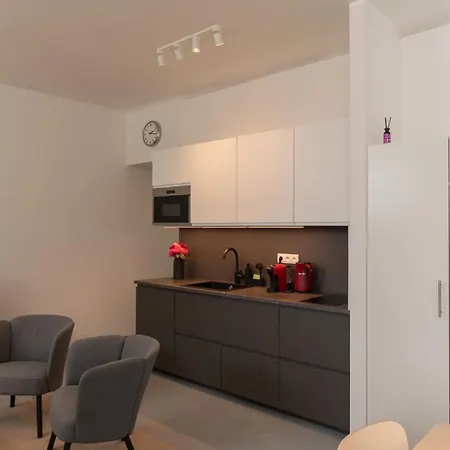 Daire New Spacious For 6 People, Direct Entrance Prag
