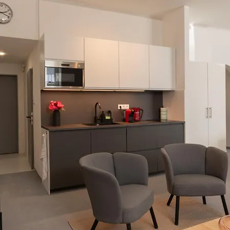 New Spacious For 6 People, Direct Entrance
