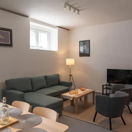 New Spacious For 6 People, Direct Entrance Prag
