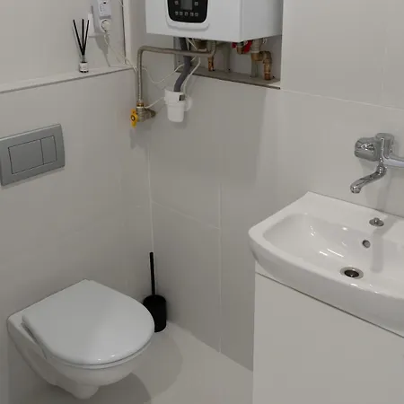New Spacious For 6 People, Direct Entrance Daire Prag